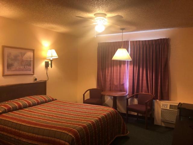 Luxury Inn Шайен Екстериор снимка